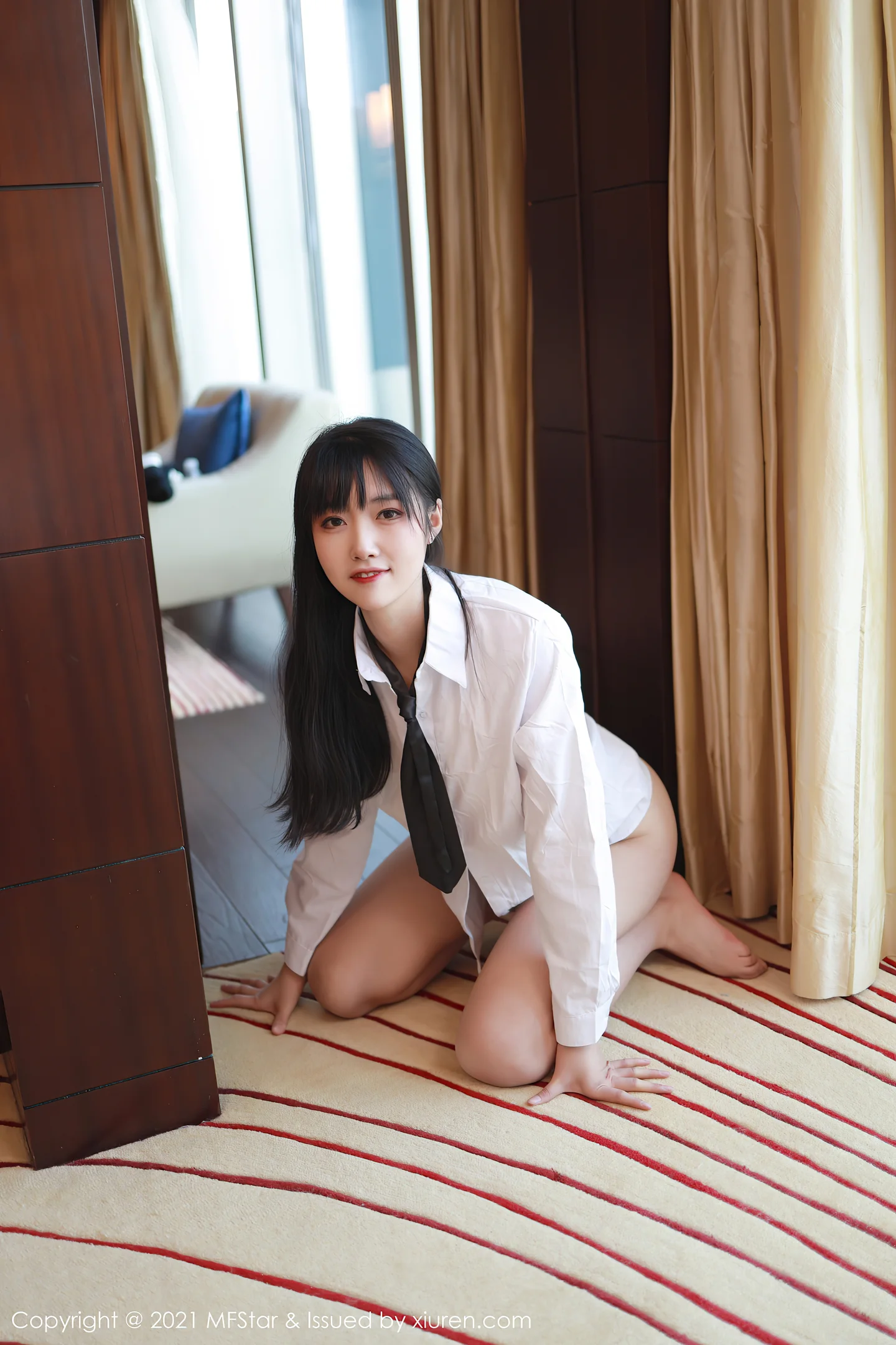 [MFStar模范学院]Vol.449_嫩模锅包又you白衬衫黑短裙主题脱黑丝裤袜露翘臀诱惑写真51P-秀人网 - XiuRen.Space